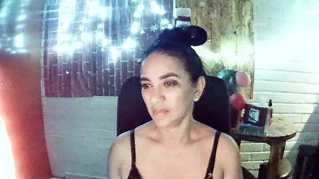 MiiaVelasquez online show from 12-23-25, 04:21