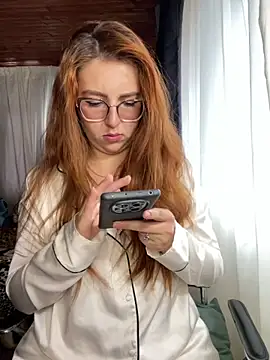 CoraVibes online show from 04-27-26, 12:14