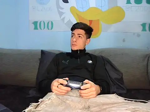 Snapshot of Newbrian20 chatting on 09-25-25, 12:36 Newbrian20 online show from 09-25-25, 12:36