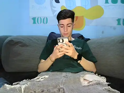 Snapshot of Newbrian20 chatting on 10-02-25, 10:17 Newbrian20 online show from 10-02-25, 10:17