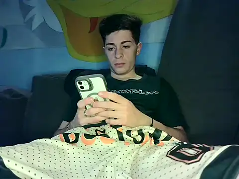 Snapshot of Newbrian20 chatting on 10-15-25, 01:06 Newbrian20 online show from 10-15-25, 01:06