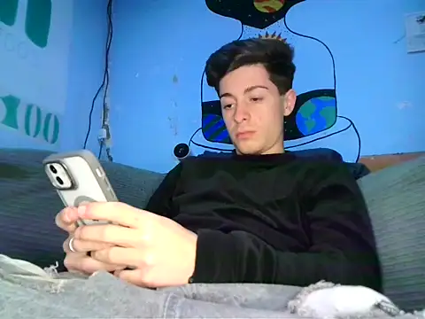 Snapshot of Newbrian20 chatting on 10-30-25, 10:21 Newbrian20 online show from 10-30-25, 10:21