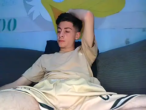 Snapshot of Newbrian20 chatting on 11-14-25, 10:29 Newbrian20 online show from 11-14-25, 10:29