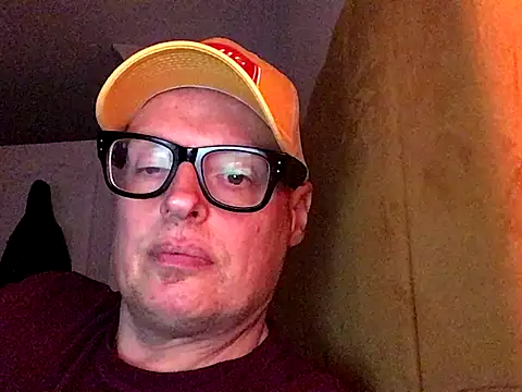 Snapshot of curley76 chatting on 09-28-25, 05:13 curley76 online show from 09-28-25, 05:13