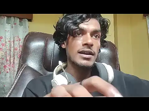 Snapshot of thecatfish chatting on 09-29-25, 11:15 thecatfish online show from 09-29-25, 11:15