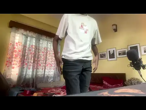 Snapshot of thecatfish chatting on 10-04-25, 07:06 thecatfish online show from 10-04-25, 07:06