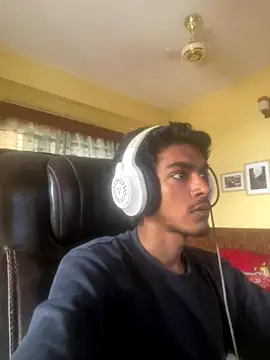 Snapshot of thecatfish chatting on 10-05-25, 05:50 thecatfish online show from 10-05-25, 05:50