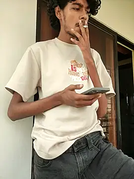 Snapshot of thecatfish chatting on 10-12-25, 04:00 thecatfish online show from 10-12-25, 04:00