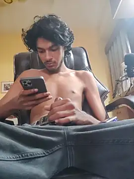 Snapshot of thecatfish chatting on 10-25-25, 04:20 thecatfish online show from 10-25-25, 04:20