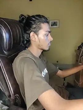 Snapshot of thecatfish chatting on 10-26-25, 04:35 thecatfish online show from 10-26-25, 04:35