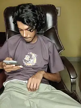 Snapshot of thecatfish chatting on 10-30-25, 04:08 thecatfish online show from 10-30-25, 04:08