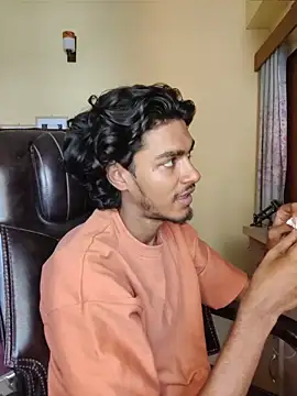 Snapshot of thecatfish chatting on 10-31-25, 04:13 thecatfish online show from 10-31-25, 04:13