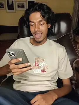 Snapshot of thecatfish chatting on 11-02-25, 11:12 thecatfish online show from 11-02-25, 11:12