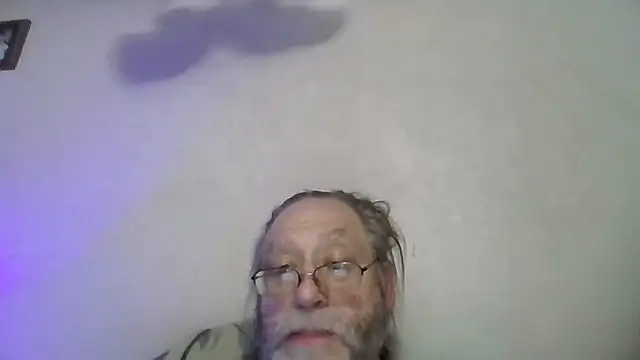 Snapshot of assholexpress chatting on 11-12-25, 11:43 assholexpress online show from 11-12-25, 11:43