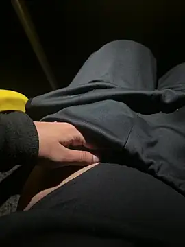 Snapshot of deeidnic chatting on 10-08-25, 12:30 deeidnic online show from 10-08-25, 12:30