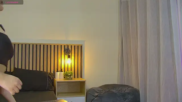 emma morales  online show from 11-24-25, 11:54