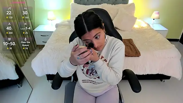 Camille Olsen  online show from 10-18-25, 11:44