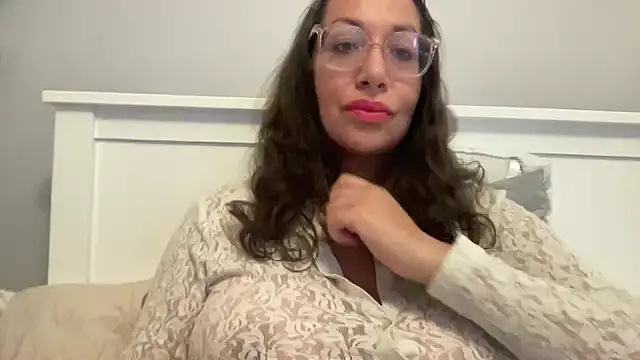 Snapshot of RosaFreya chatting on 05-27-26, 02:58 RosaFreya online show from 05-27-26, 02:58