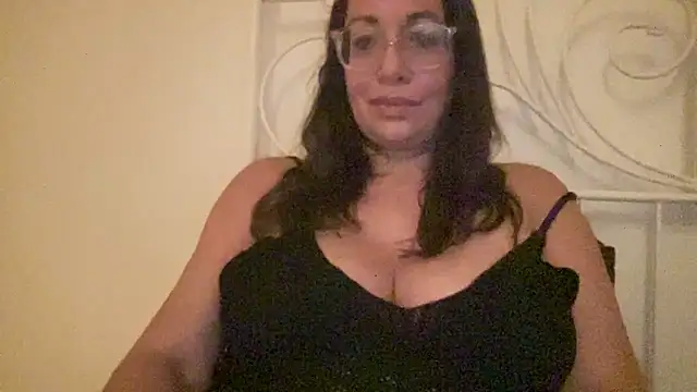 Snapshot of RosaFreya chatting on 07-03-26, 03:46 RosaFreya online show from 07-03-26, 03:46