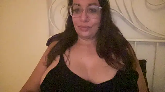 Snapshot of RosaFreya chatting on 07-06-26, 03:25 RosaFreya online show from 07-06-26, 03:25
