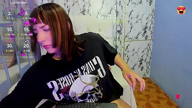 Itsuki N online show from 02-09-26, 01:04