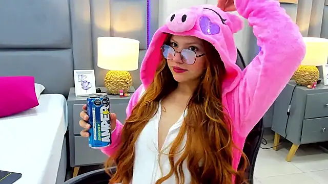 Snapshot of EimmyJones chatting on 10-21-25, 03:40 EimmyJones online show from 10-21-25, 03:40