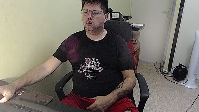 blueandwhite1 online show from 10-25-25, 07:27