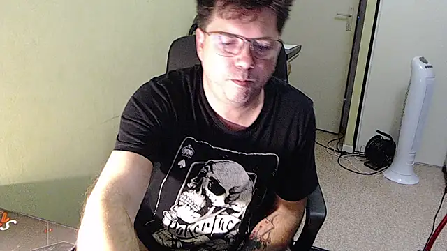 blueandwhite1 online show from 11-12-25, 08:59