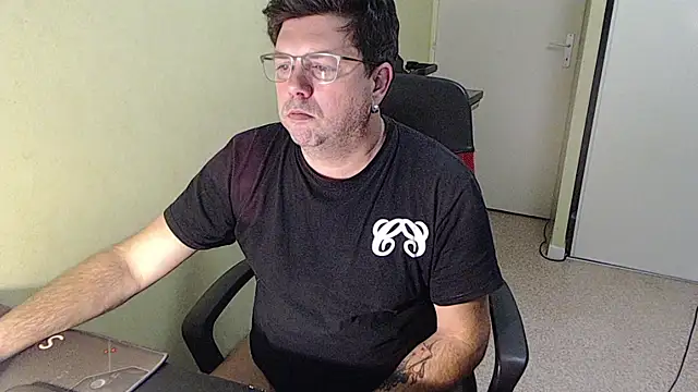 blueandwhite1 online show from 12-05-25, 03:30