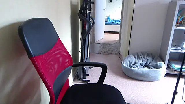 blueandwhite1 online show from 05-06-26, 07:24