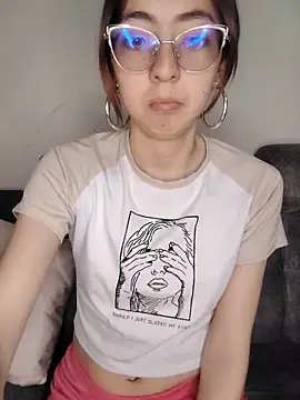 Snapshot of AnnieSparkle chatting on 09-17-25, 03:19 AnnieSparkle online show from 09-17-25, 03:19