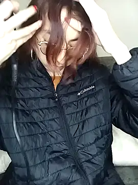 Snapshot of AnnieSparkle chatting on 09-18-25, 12:23 AnnieSparkle online show from 09-18-25, 12:23