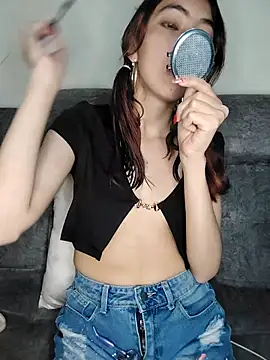 Snapshot of AnnieSparkle chatting on 09-23-25, 12:02 AnnieSparkle online show from 09-23-25, 12:02