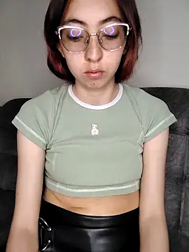 Snapshot of AnnieSparkle chatting on 09-28-25, 02:55 AnnieSparkle online show from 09-28-25, 02:55