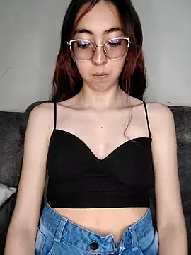 Snapshot of AnnieSparkle chatting on 09-30-25, 12:15 AnnieSparkle online show from 09-30-25, 12:15