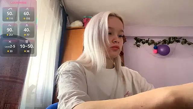 Snapshot of Lunaalisa chatting on 09-18-25, 02:13 Lunaalisa online show from 09-18-25, 02:13