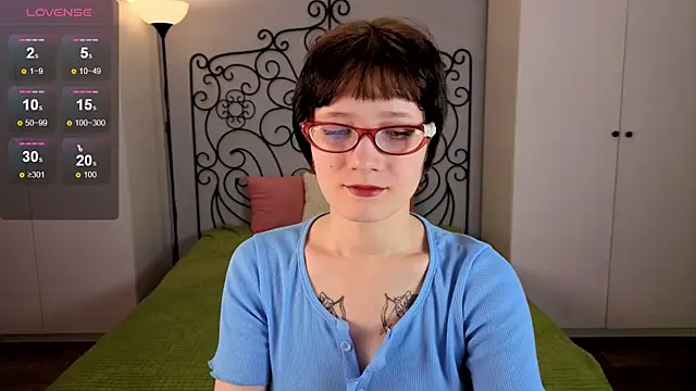 oliviafairy1 online show from 10-20-25, 05:02