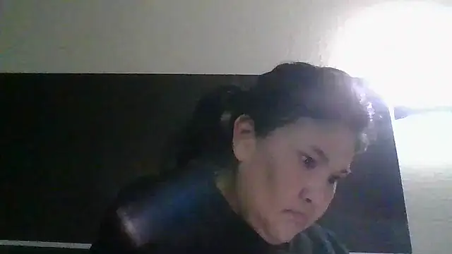 Snapshot of alaskanrose chatting on 10-31-25, 10:55 alaskanrose online show from 10-31-25, 10:55