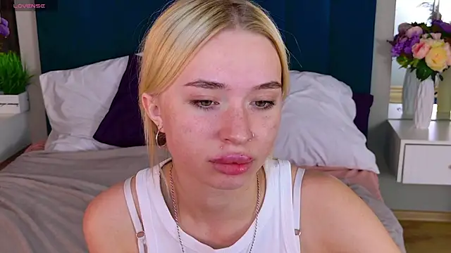 Snapshot of RachelColon chatting on 09-11-25, 12:49 RachelColon online show from 09-11-25, 12:49