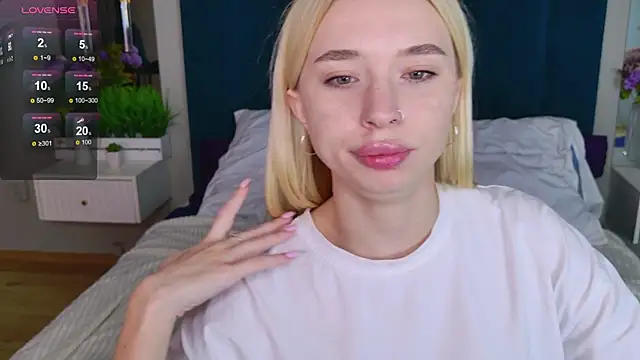 Snapshot of RachelColon chatting on 09-18-25, 10:39 RachelColon online show from 09-18-25, 10:39