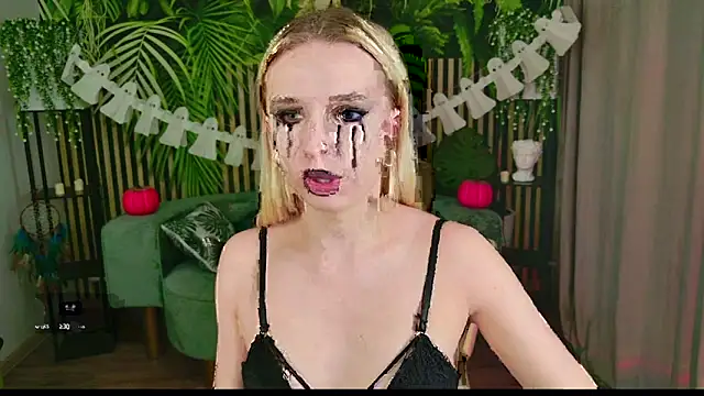 Snapshot of RachelColon chatting on 10-30-25, 12:39 RachelColon online show from 10-30-25, 12:39