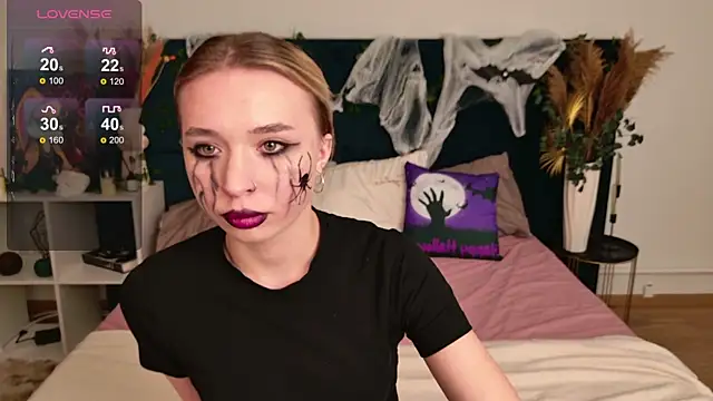 Snapshot of RachelColon chatting on 10-31-25, 04:41 RachelColon online show from 10-31-25, 04:41