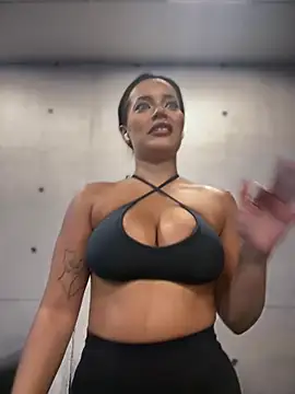 Snapshot of Risky_Workouts chatting on 05-18-26, 06:36 Risky Workouts online show from 05-18-26, 06:36