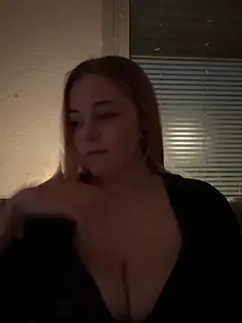 ItsLxsa online show from 04-18-26, 07:07