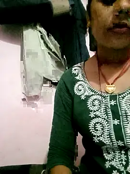 Snapshot of Hot_tin74 chatting on 09-29-25, 05:29 Hot tin74 online show from 09-29-25, 05:29