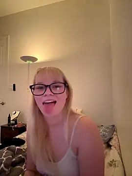 Snapshot of xoxokayy18 chatting on 09-12-25, 04:56 xoxokayy18 online show from 09-12-25, 04:56