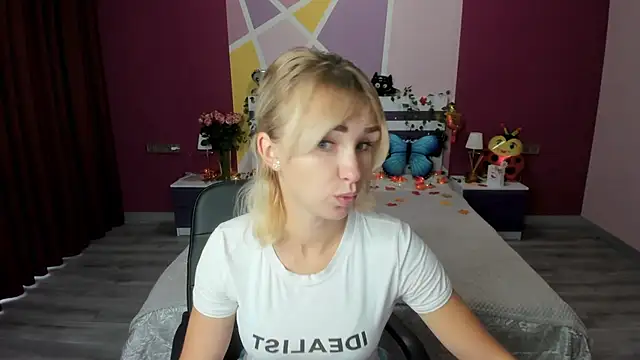 MeryMidnight online show from 10-10-25, 06:01