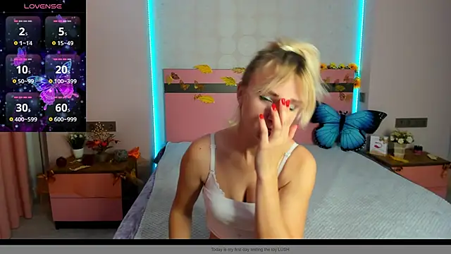 MeryMidnight online show from 10-14-25, 05:52