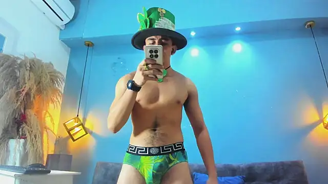 Snapshot of Eross_Santy chatting on 03-16-26, 01:04 Eross Santy online show from 03-16-26, 01:04