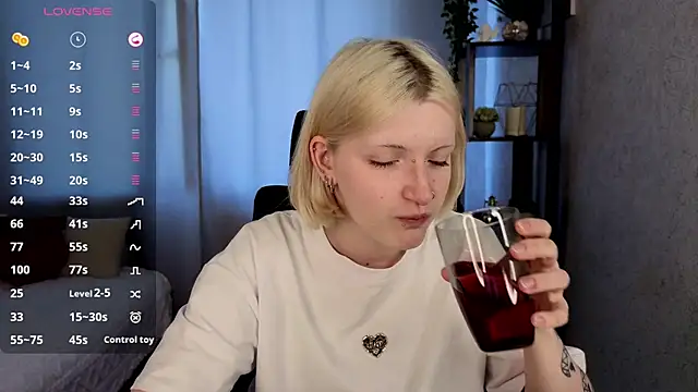 Snapshot of EchoBloom chatting on 09-23-25, 10:40 EchoBloom online show from 09-23-25, 10:40